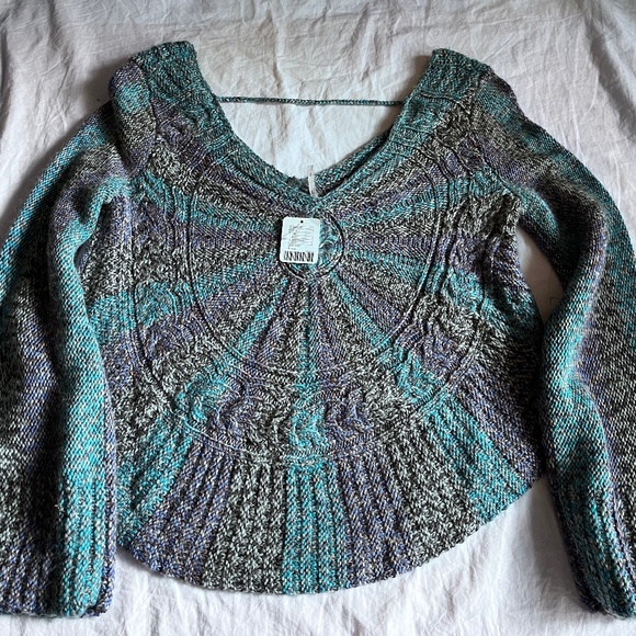 Free People Pinwheel Bell Sleeve Sweater (NWT) - Picture 3 of 6